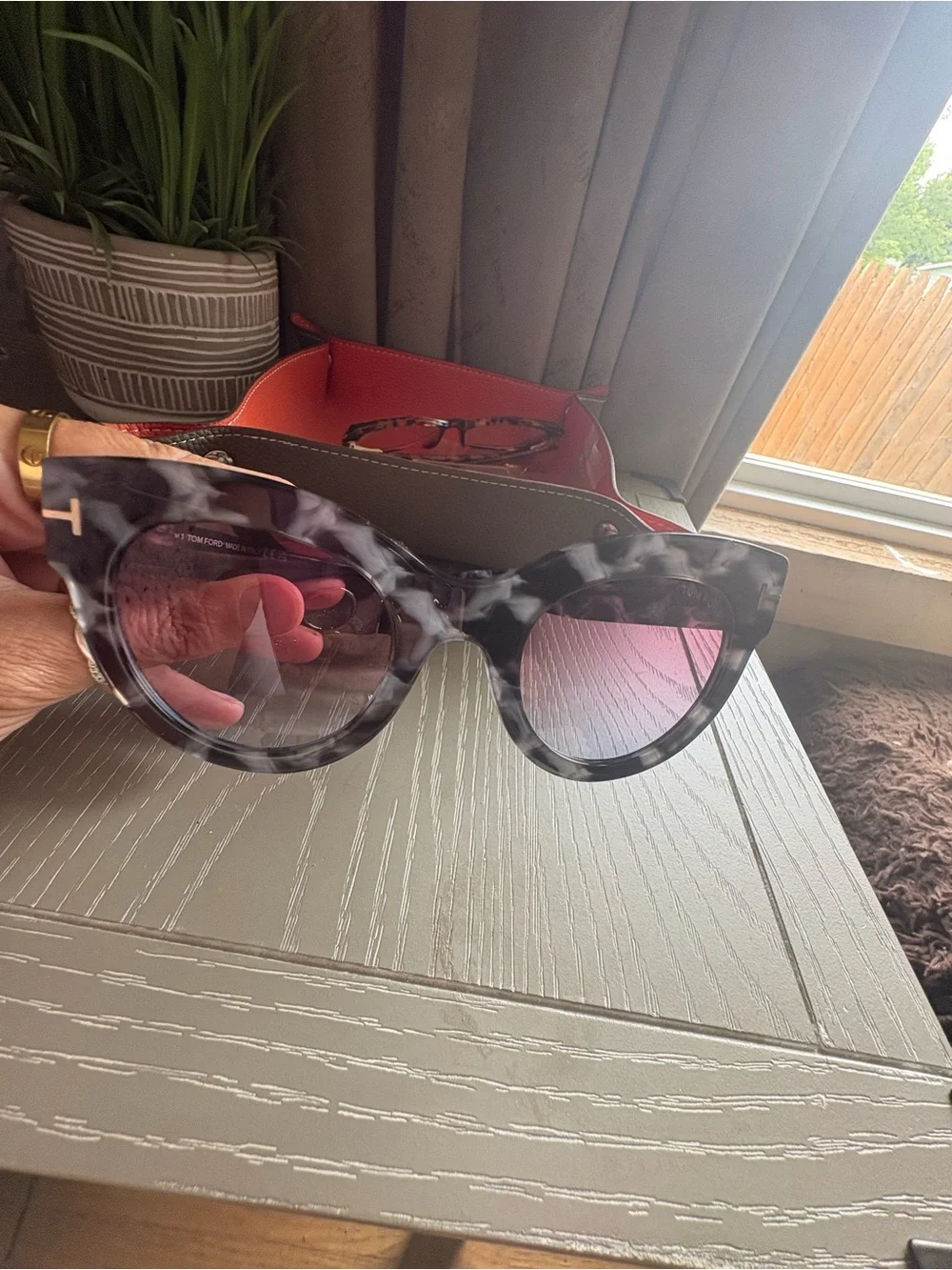 Tom Ford Grey Tortoise Cat-Eye Sunglasses with Pink Lenses